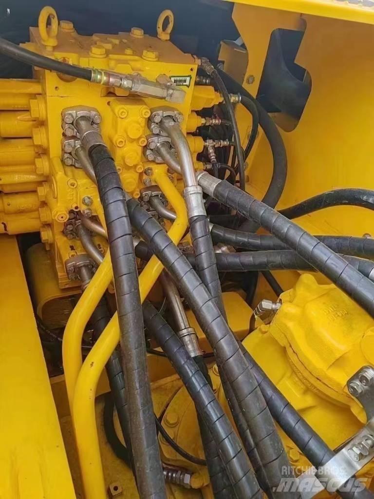 Komatsu 240LC-8 Koparki gąsienicowe