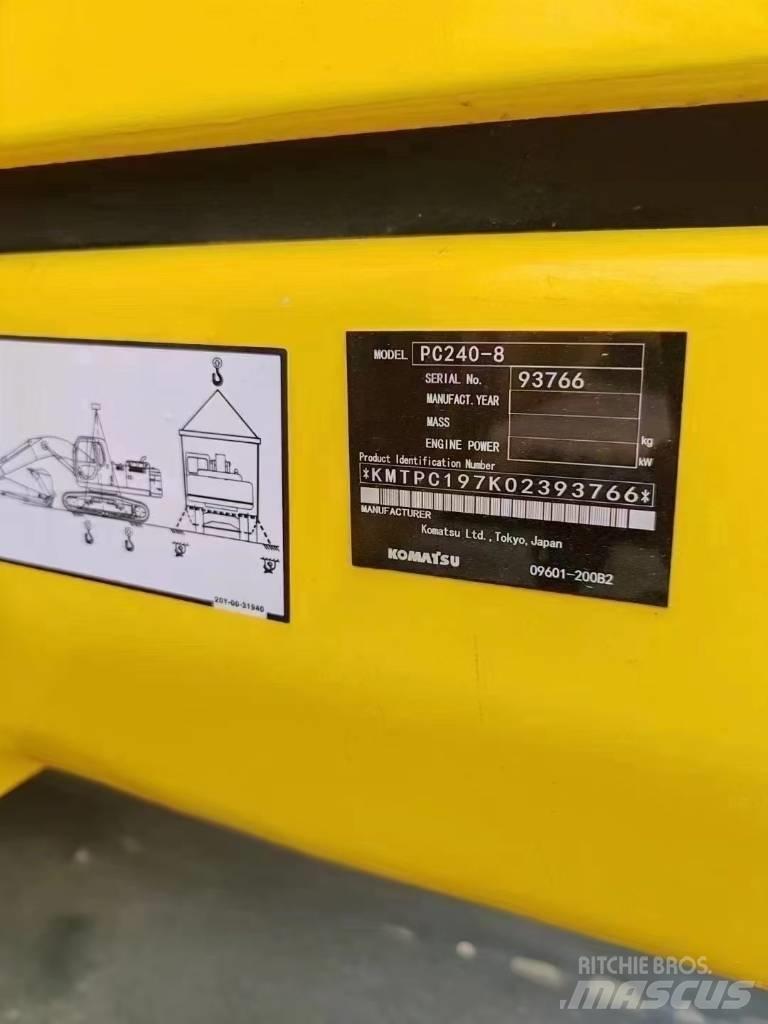 Komatsu 240LC-8 Koparki gąsienicowe