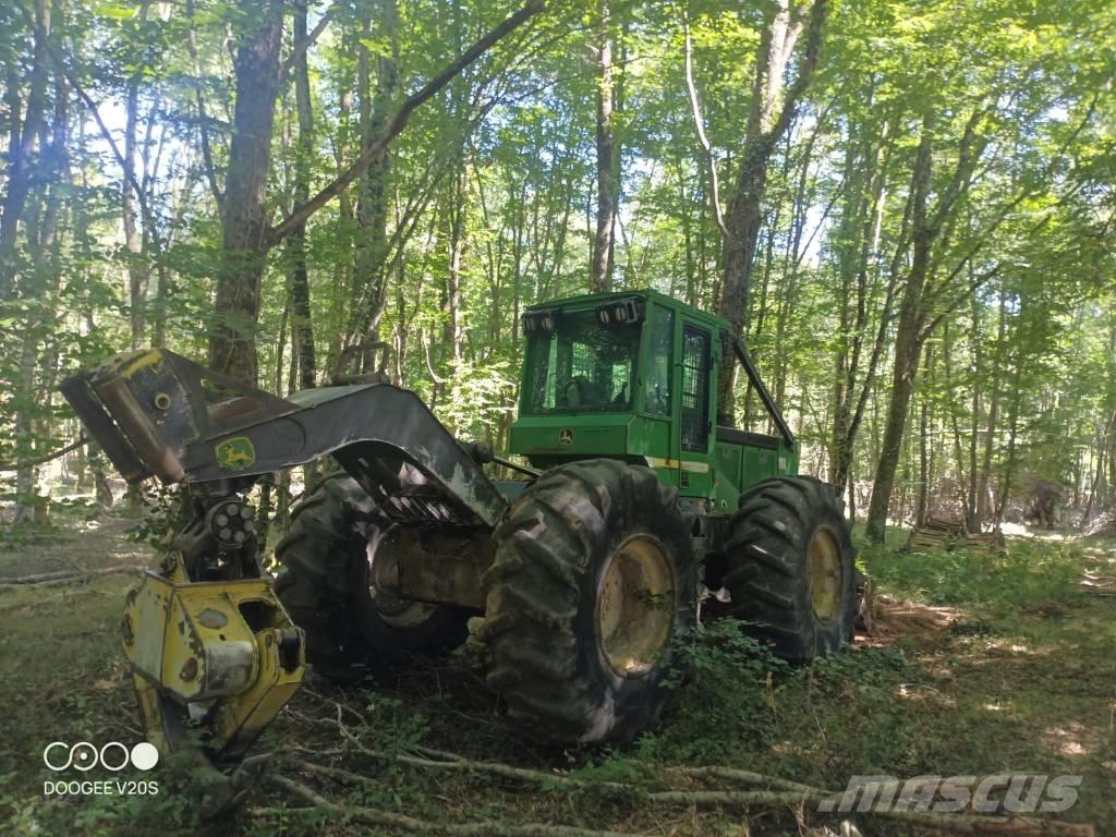 John Deere 548 G III Skidery
