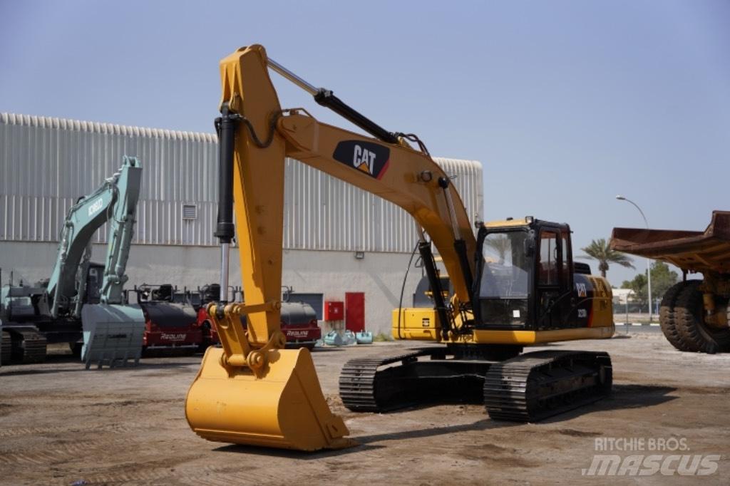 CAT 323D3 Koparki kołowe