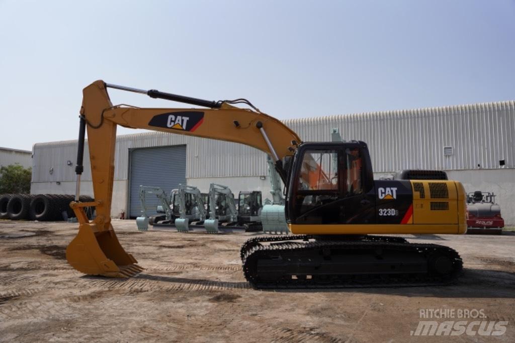 CAT 323D3 Koparki kołowe