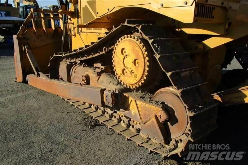 CAT D6R2 Spycharki gąsienicowe