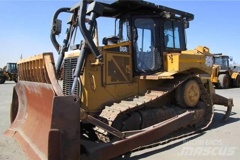CAT D6R2 Spycharki gąsienicowe