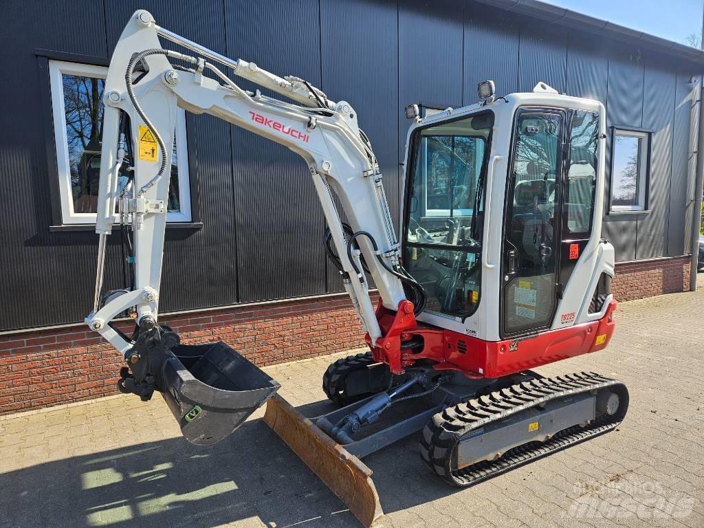 Takeuchi TB 225 Minikoparki