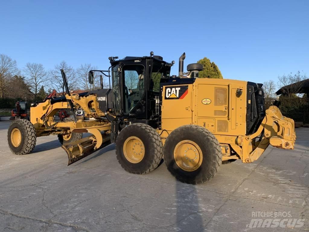 CAT 140 M 3 Równiarki