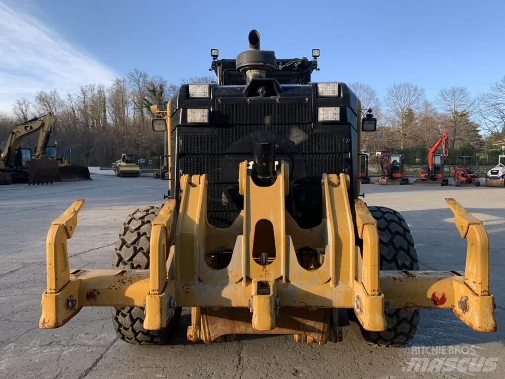 CAT 140 M 3 Równiarki