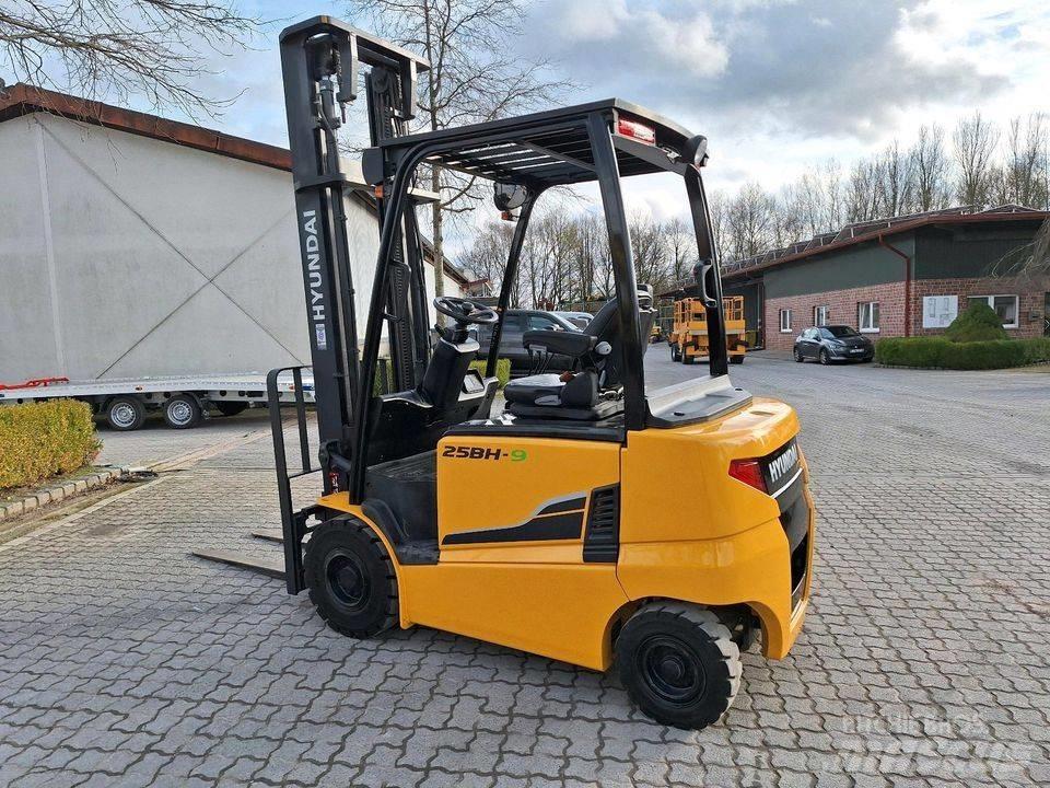 Hyundai 25 BH-9 Maszyny budowlane - Inne