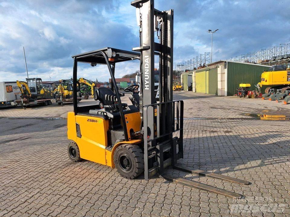 Hyundai 25 BH-9 Maszyny budowlane - Inne