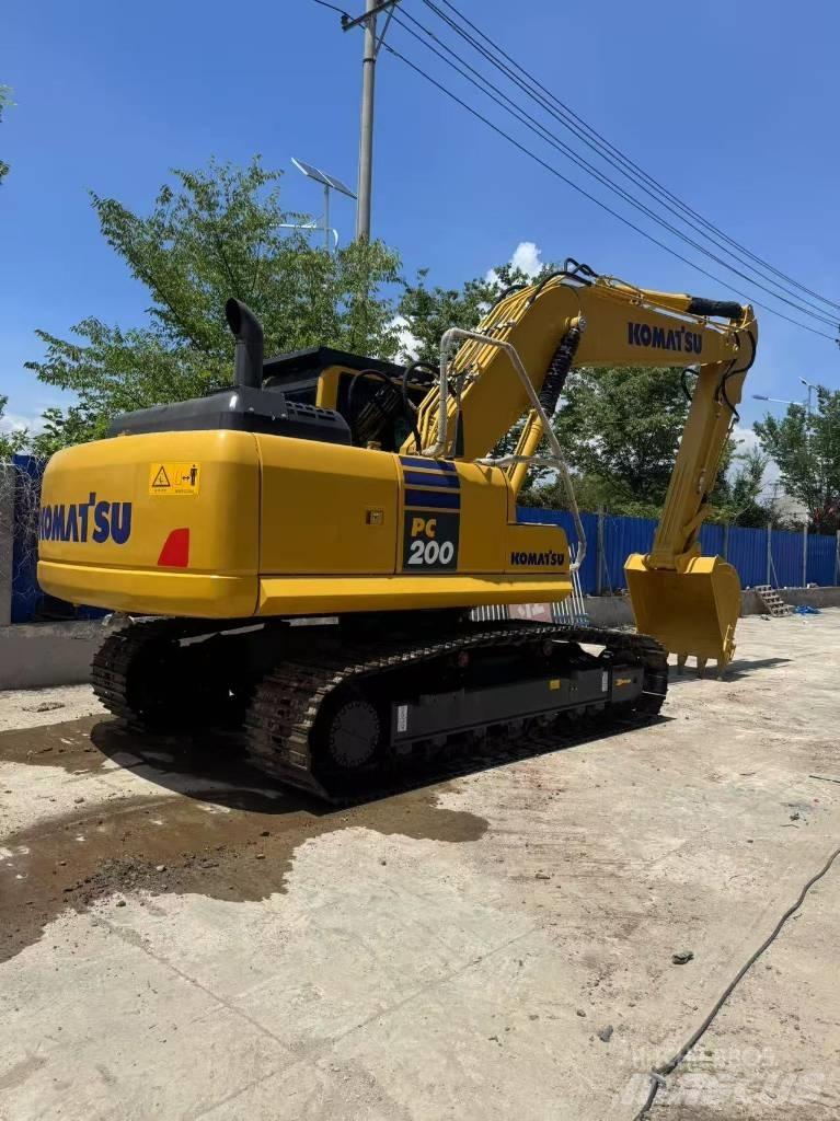 Komatsu PC 200 8N Koparki gąsienicowe