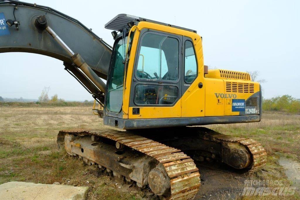 Volvo EC 240 kabina Kabiny i wnętrze