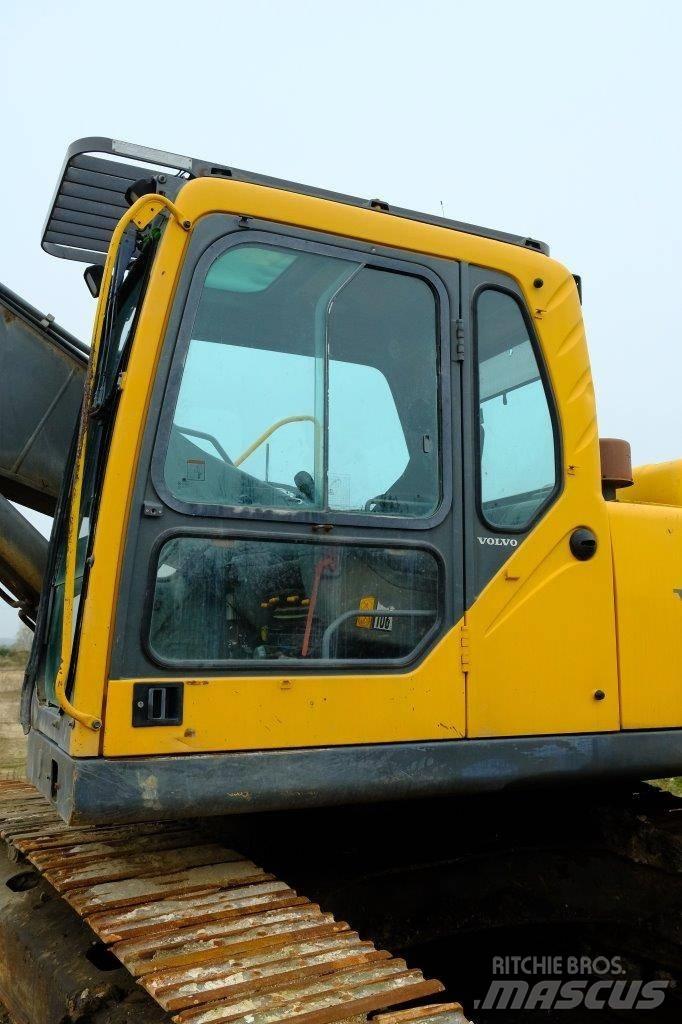 Volvo EC 240 kabina Kabiny i wnętrze