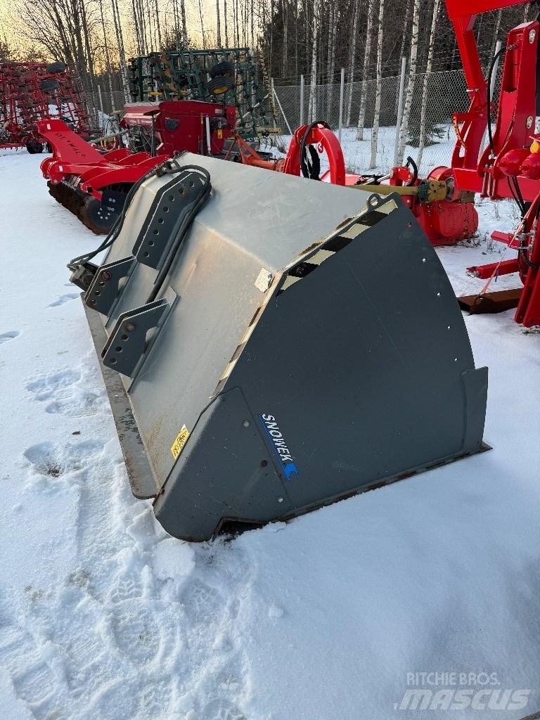 Snowek S2500 Piaskarki i solarki