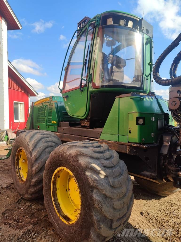 John Deere 1210E Forwardery