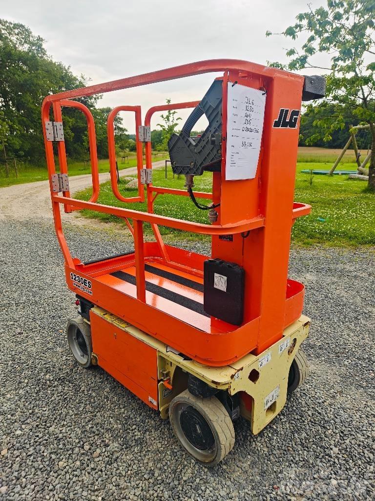 JLG 1230 ES Podnośniki masztowe