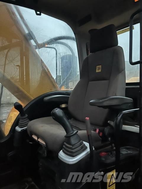 JCB JS 220 LC Koparki gąsienicowe