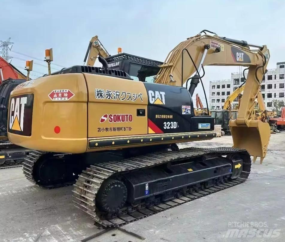 CAT 323 Koparki gąsienicowe