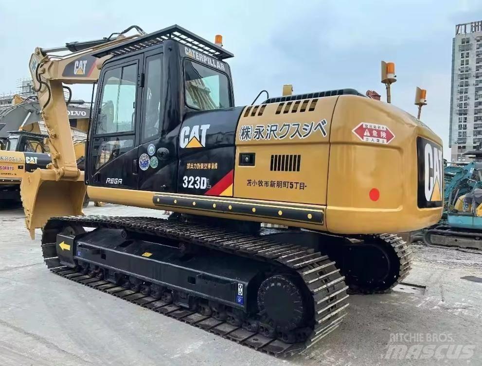 CAT 323 Koparki gąsienicowe