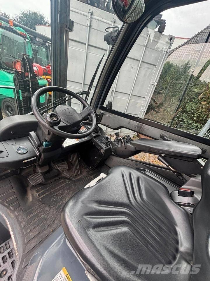 Toyota 8 FGKF 20 Wózki LPG