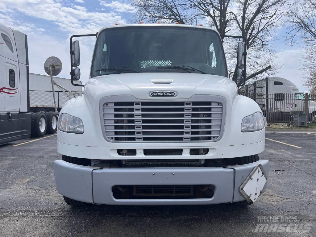 Freightliner M 106 Ciężarówki typu Platforma / Skrzynia
