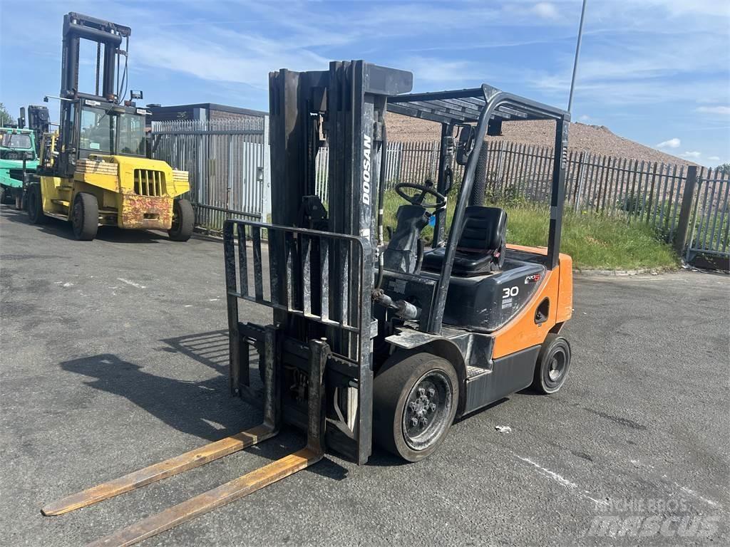 Doosan D30S-5 Wózki Diesla