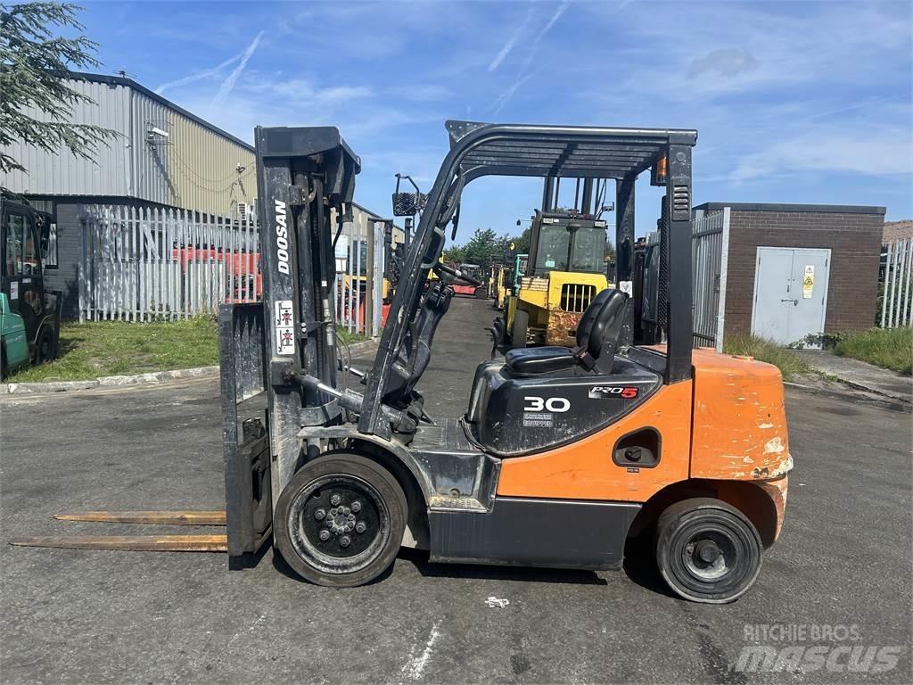 Doosan D30S-5 Wózki Diesla