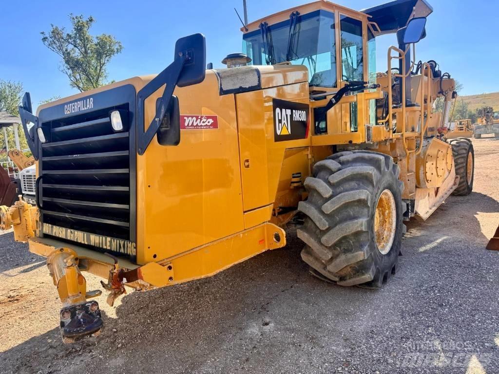 CAT RM 300 Recyklery do asfaltu