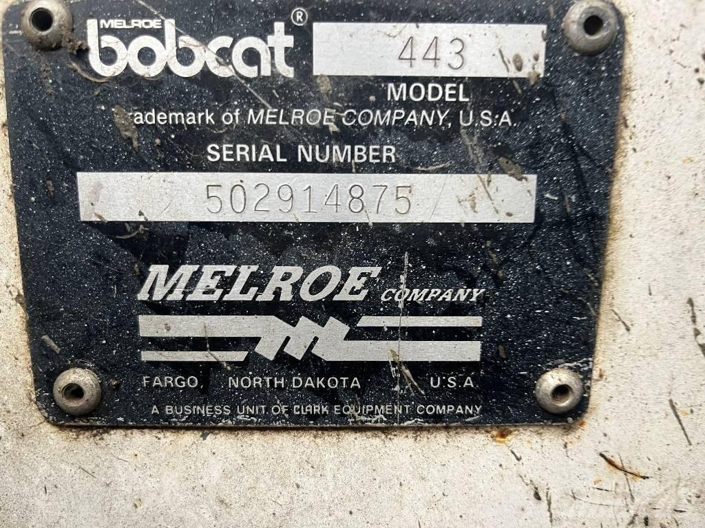 Bobcat 443      V-4129 Ładowacze i koparki czołowe