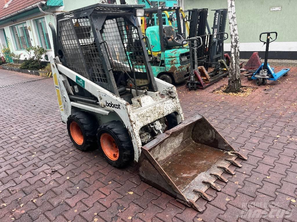 Bobcat 443      V-4129 Ładowacze i koparki czołowe