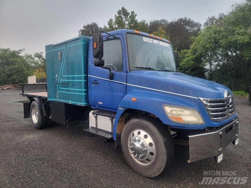 Hino 338 Ciężarówki typu Platforma / Skrzynia
