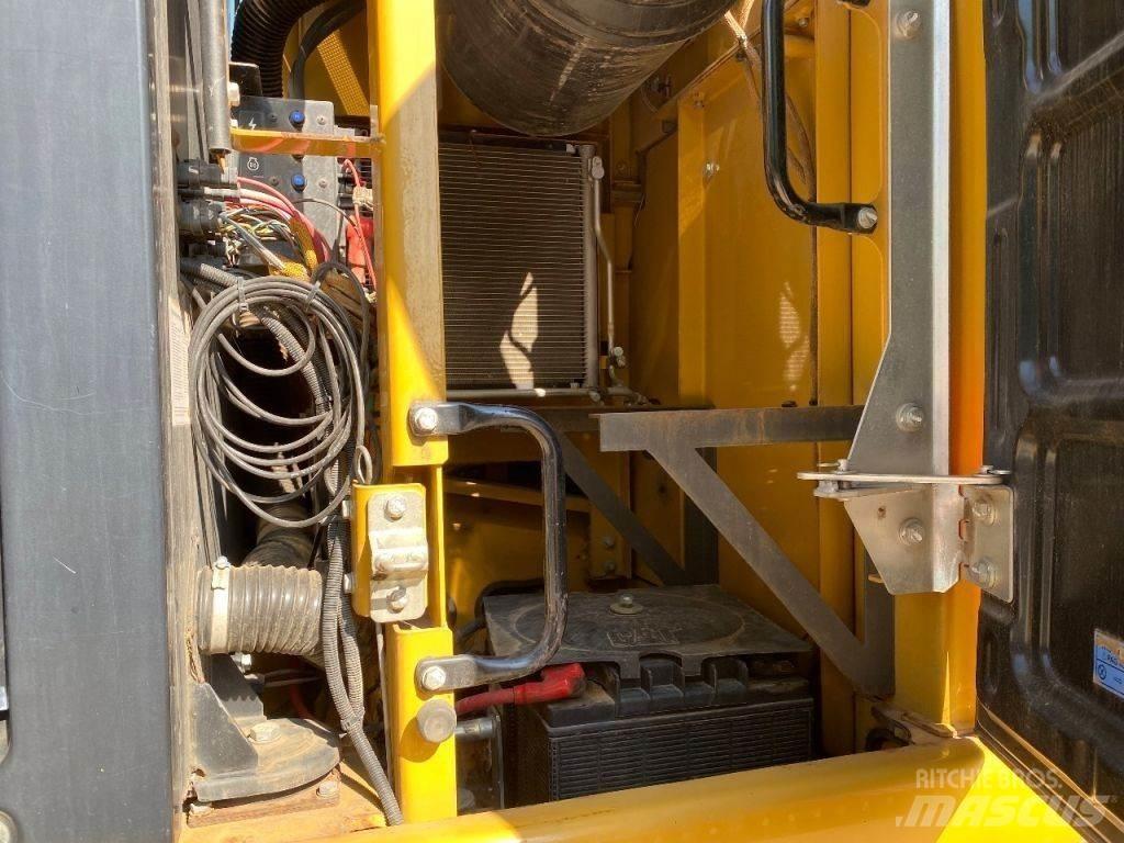 CAT 324E Koparki gąsienicowe