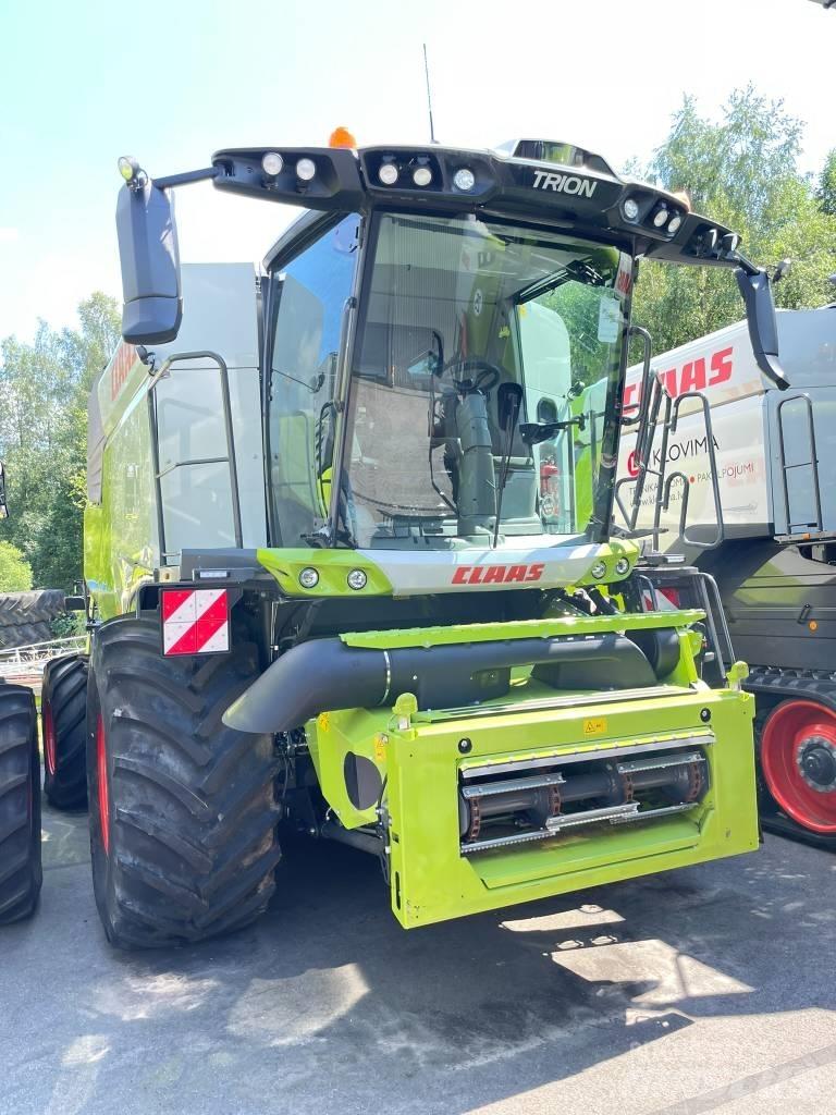 CLAAS TRION 750 Kombajny zbożowe
