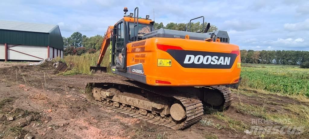 Doosan DX 225 LC-5 Koparki gąsienicowe