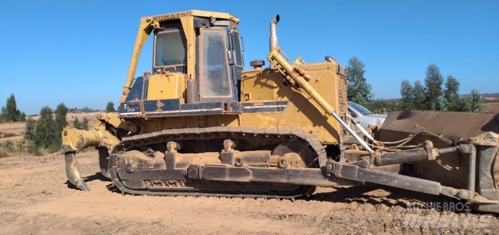 Komatsu D 85 E-21 Spycharki gąsienicowe