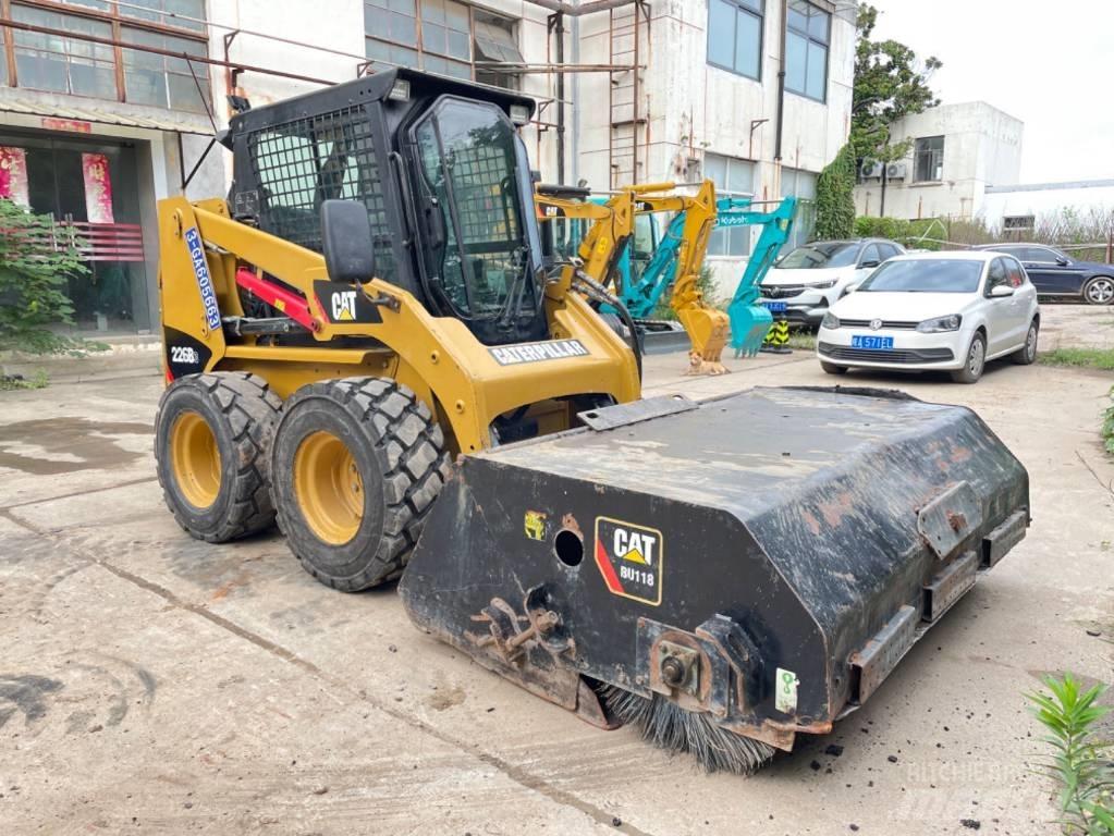 CAT 226B Ładowarki burtowe