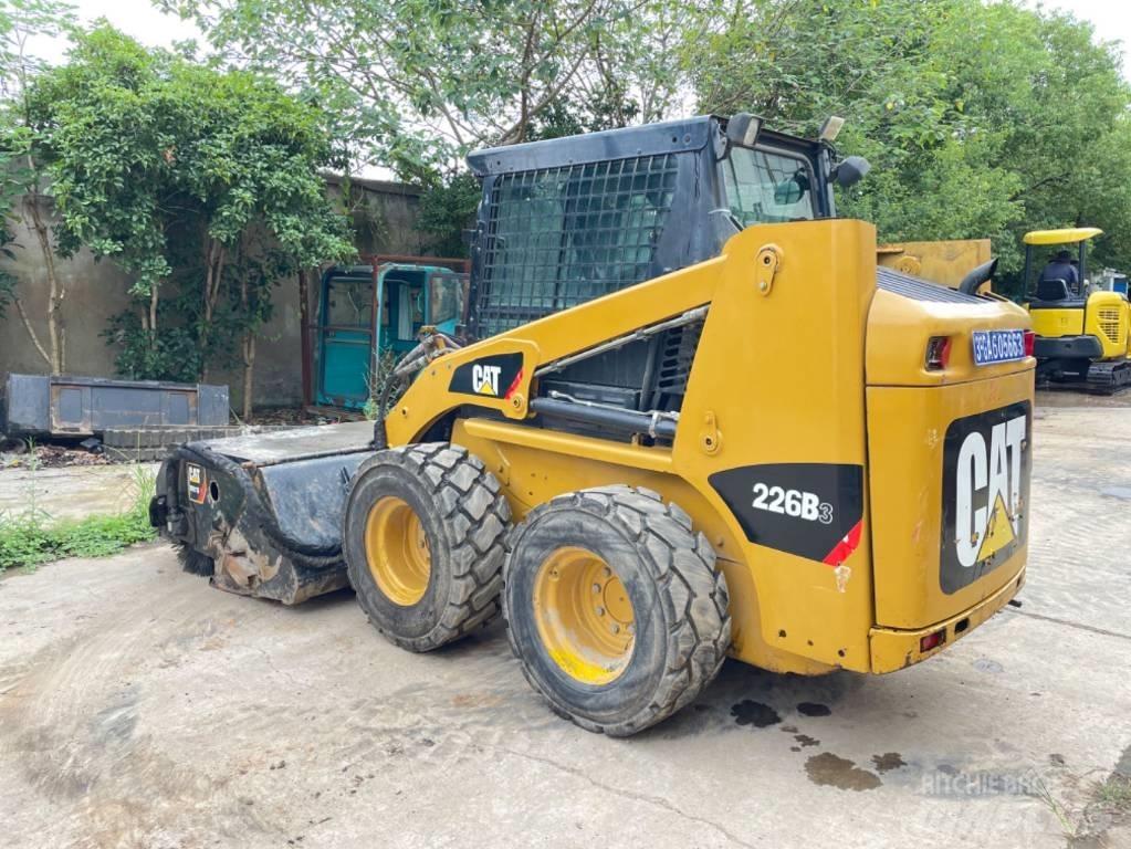 CAT 226B Ładowarki burtowe