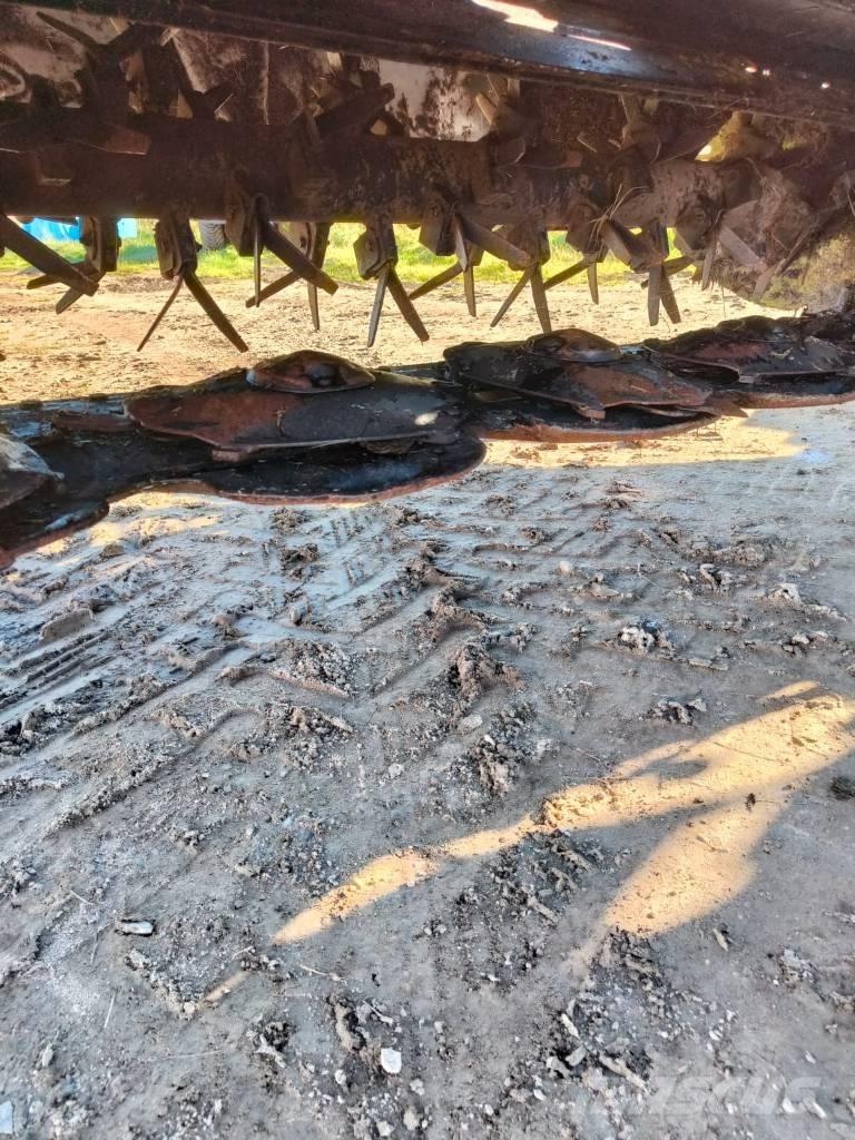 CLAAS DISCO 8200 T Kosiarki ze wstępną obróbka paszy