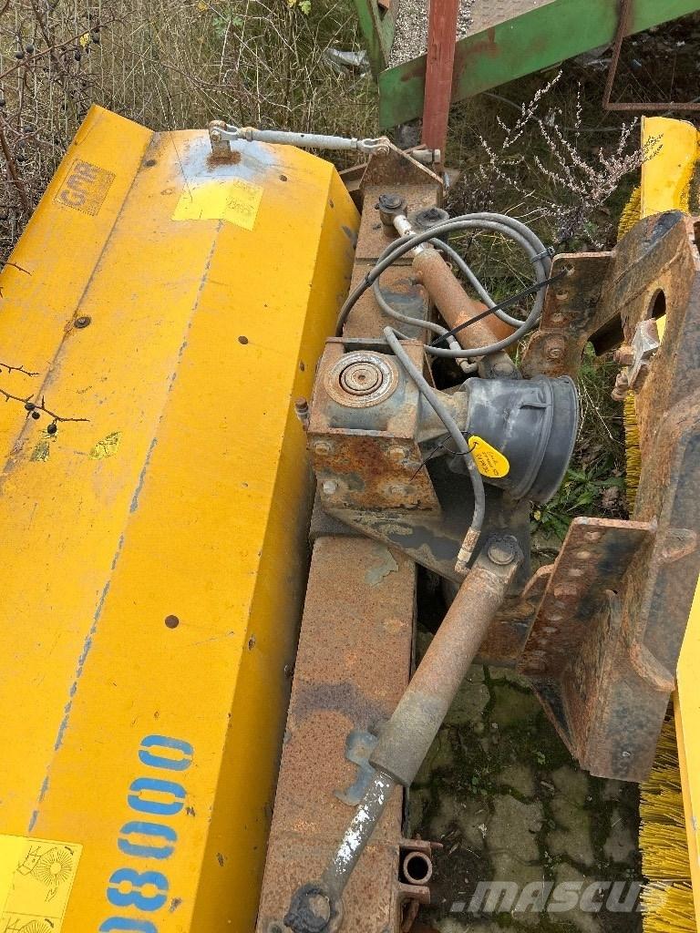 GMR FF2000 SPS Zamiatarki - Zgarniarki - Odśnieżarki