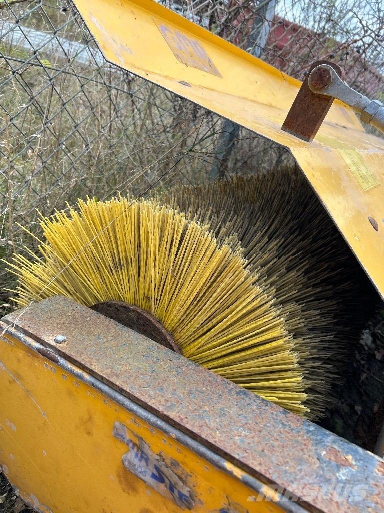 GMR FF2000 SPS Zamiatarki - Zgarniarki - Odśnieżarki