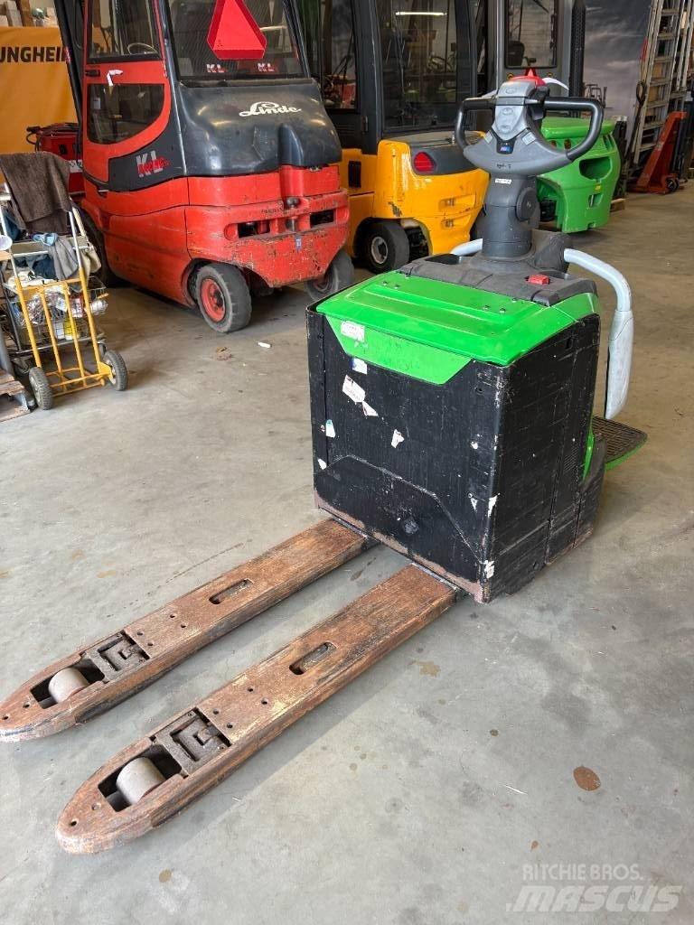 Cesab P322 Wózki widłowe unoszące z platformą dla operatora