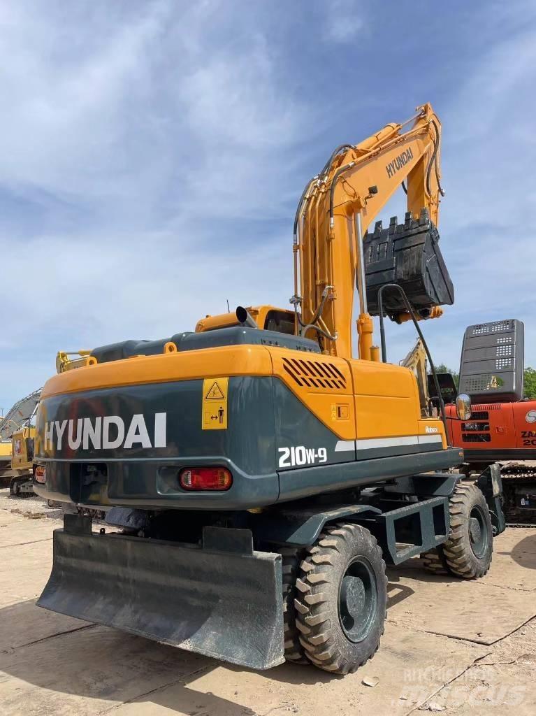 Hyundai R210W-9 Koparki kołowe