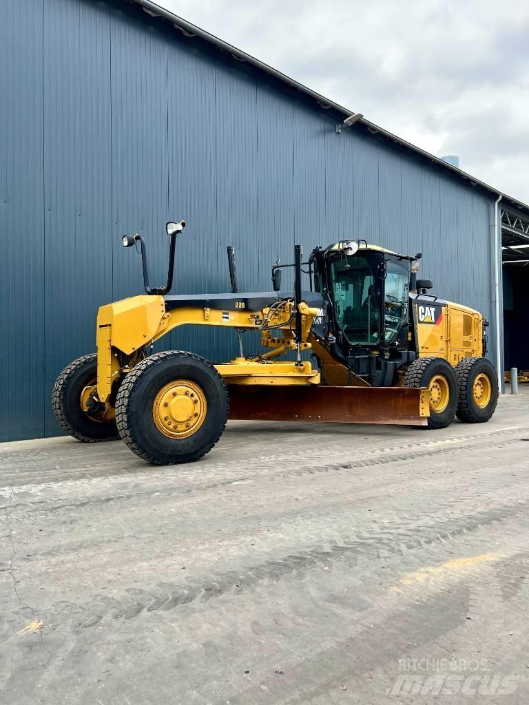 CAT 140M2 AWD Równiarki