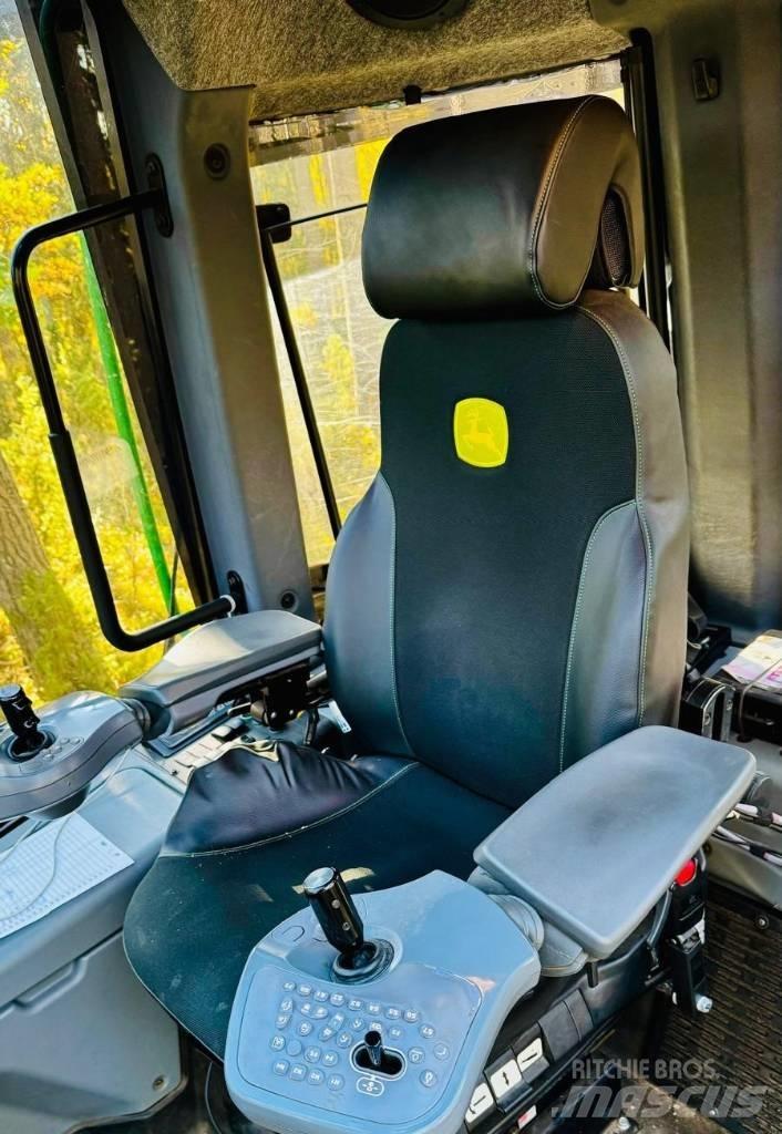 John Deere 1010G Forwardery