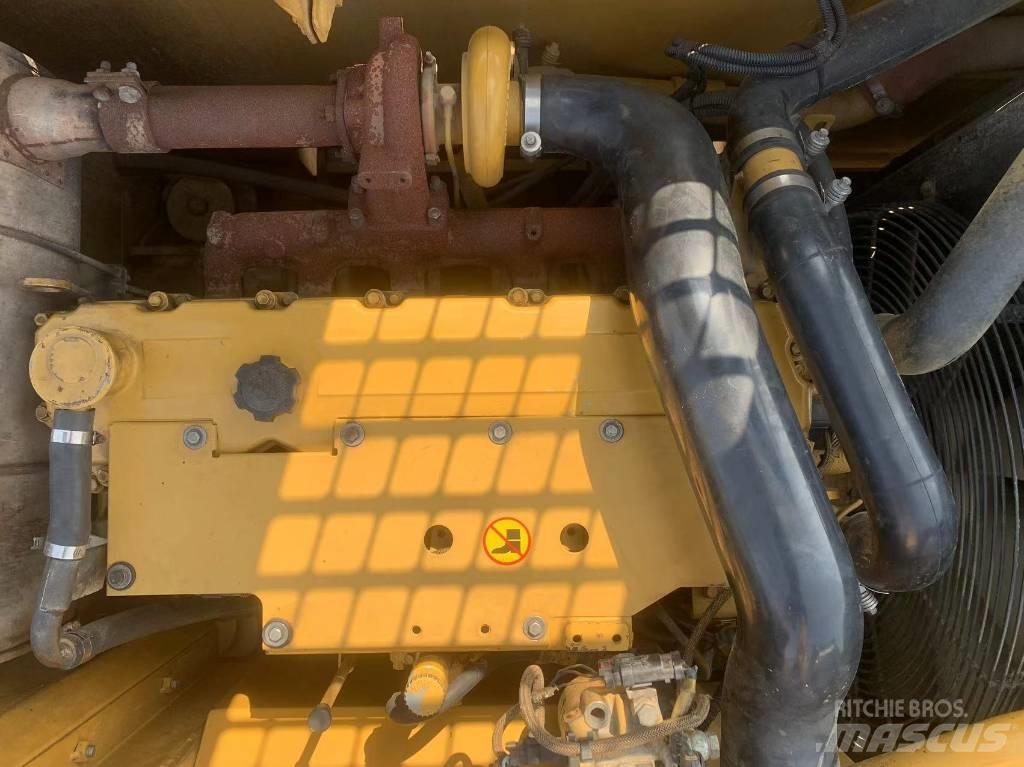 CAT 323 D L Koparki gąsienicowe