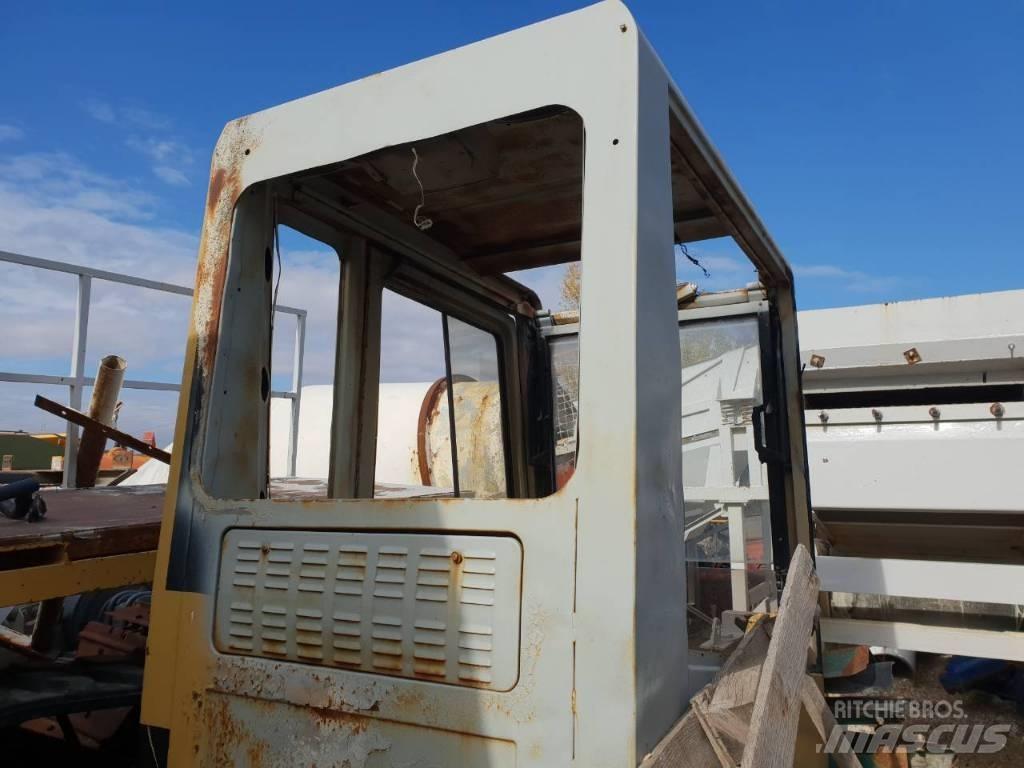 CAT 320B ali 320 Kabiny i wnętrze