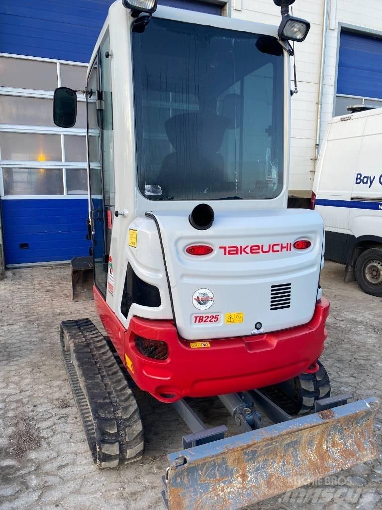 Takeuchi TB 225 Minikoparki