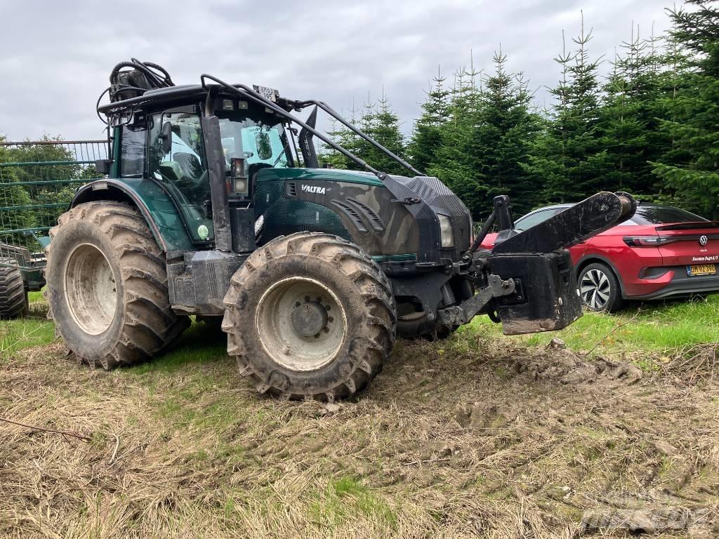 Valtra T 213 V Traktory leśne