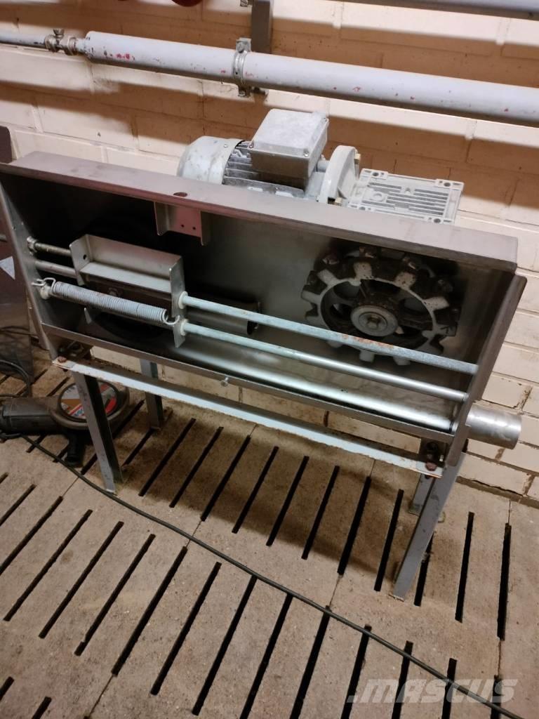 Pellon kuivaruokkija Karmniki dla zwierzat