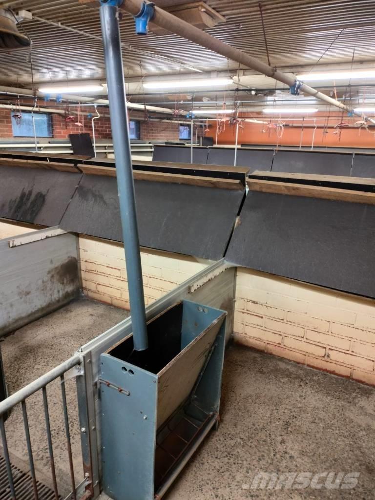 Pellon kuivaruokkija Karmniki dla zwierzat