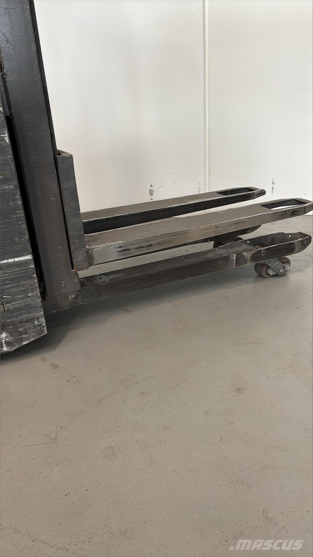 Atlet PDP200 Wózki widłowe samochodowe z przestrzenią ładunkową