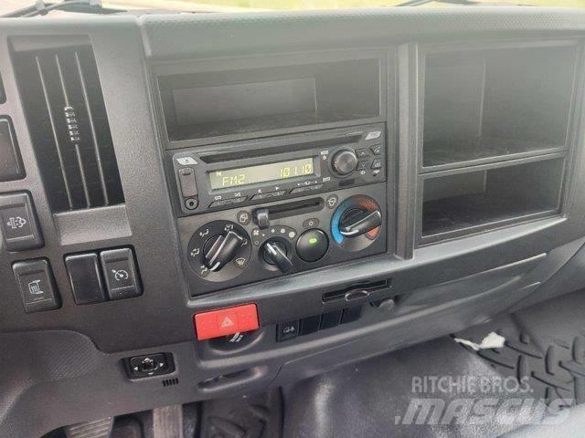 Isuzu FTR Samochody ciężarowe ze skrzynią zamkniętą